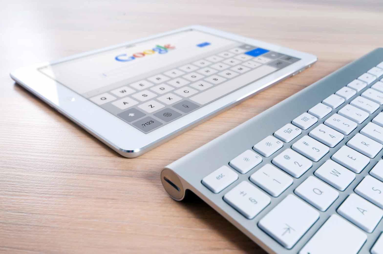 google keyboard and screen to feature an ultimate guide for content writing